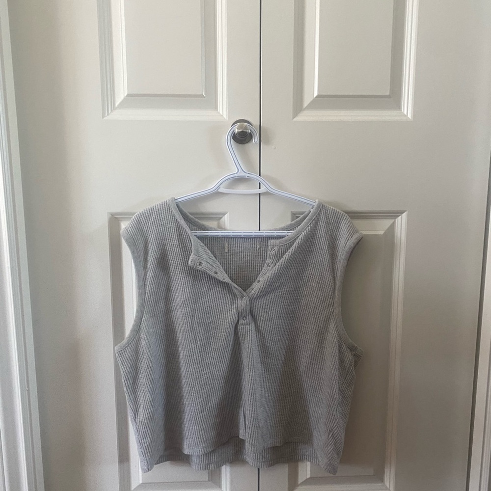 3 / $15 !!! a&f waffle boxy grey button tank!